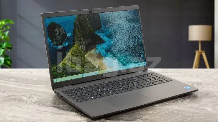 Dell Latitude 3550 Noutbuk – Core i3-1315U, 8GB DDR5 RAM, 256GB NVMe SSD 1