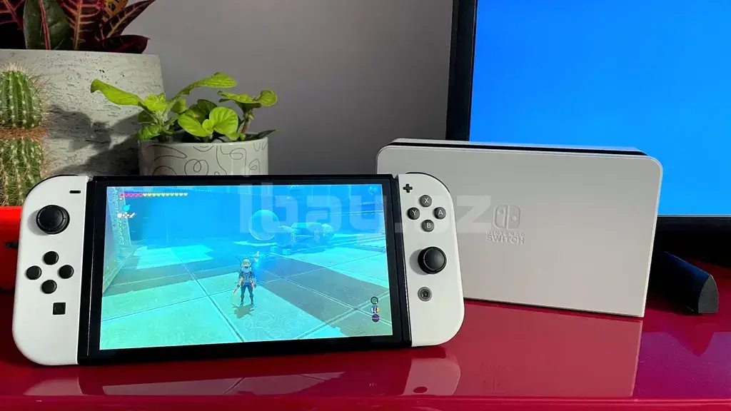 Портативная игровая консоль Nintendo Switch OLED