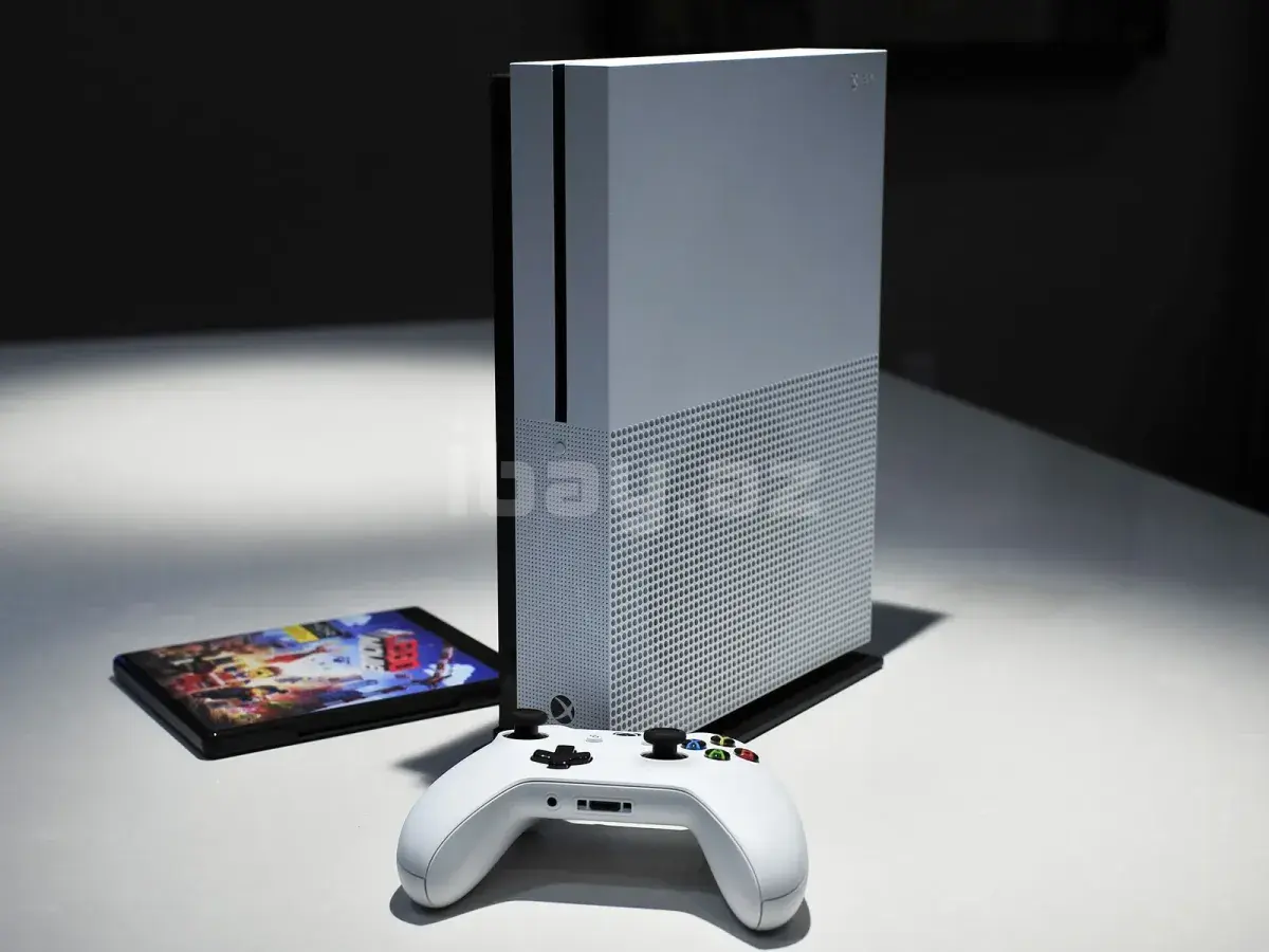 Игровая консоль Microsoft Xbox One S | 4K Blu-ray, HDR, Wi-Fi
