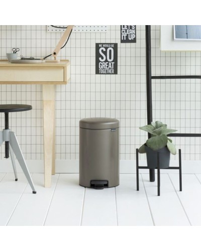 Zibil vedrəsi Brabantia NewIcon, 46.7x29x38 sm, metal, pedallı, 20 l, platin