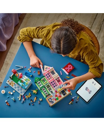 Konstruktor LEGO Friends Heartlake City Apartments and Stores 42670, 2040 parça, 12 yaşdan