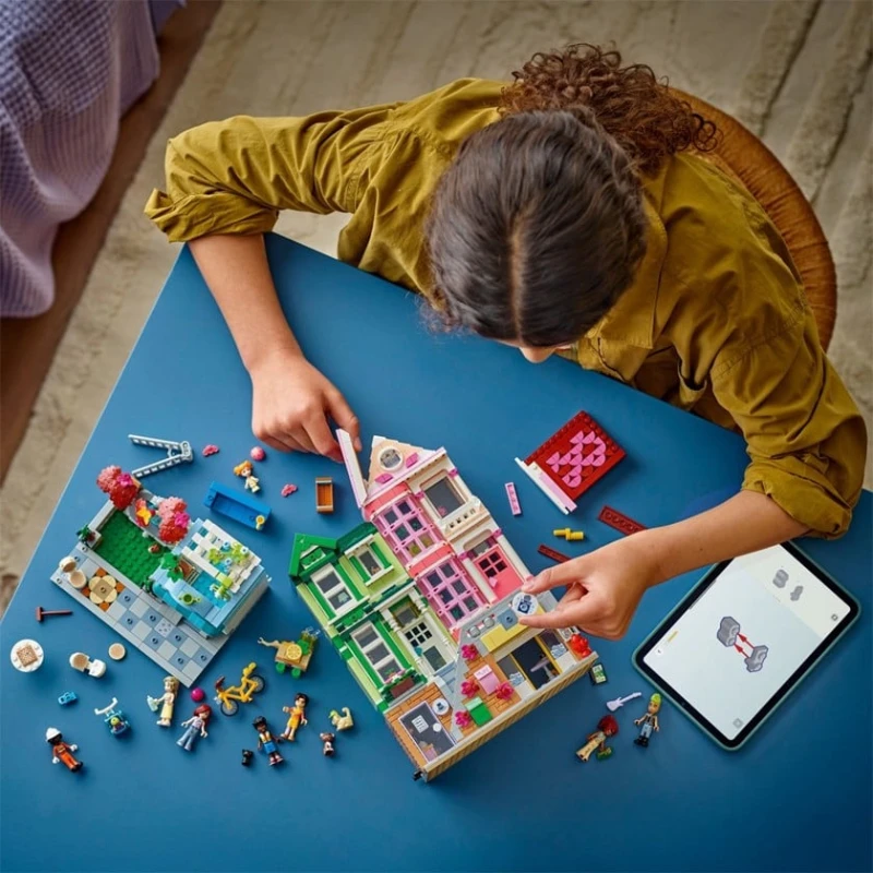 Konstruktor LEGO Friends Heartlake City Apartments and Stores 42670, 2040 parça, 12 yaşdan