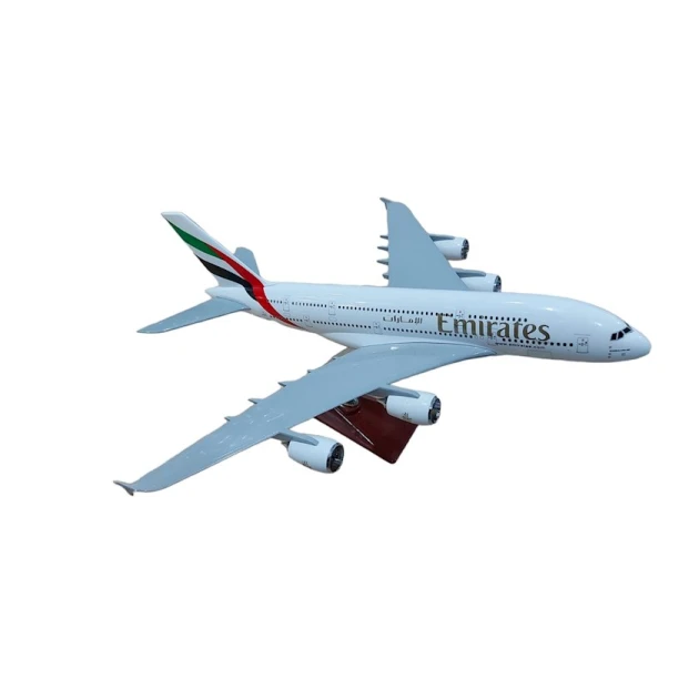 Декоративная модель самолета Emirates, белый, 47x44x22 см Декоративная модель самолета Emirates, белый, 47x44x22 см