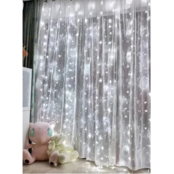 Yeni il üçün hörüklər, ağ