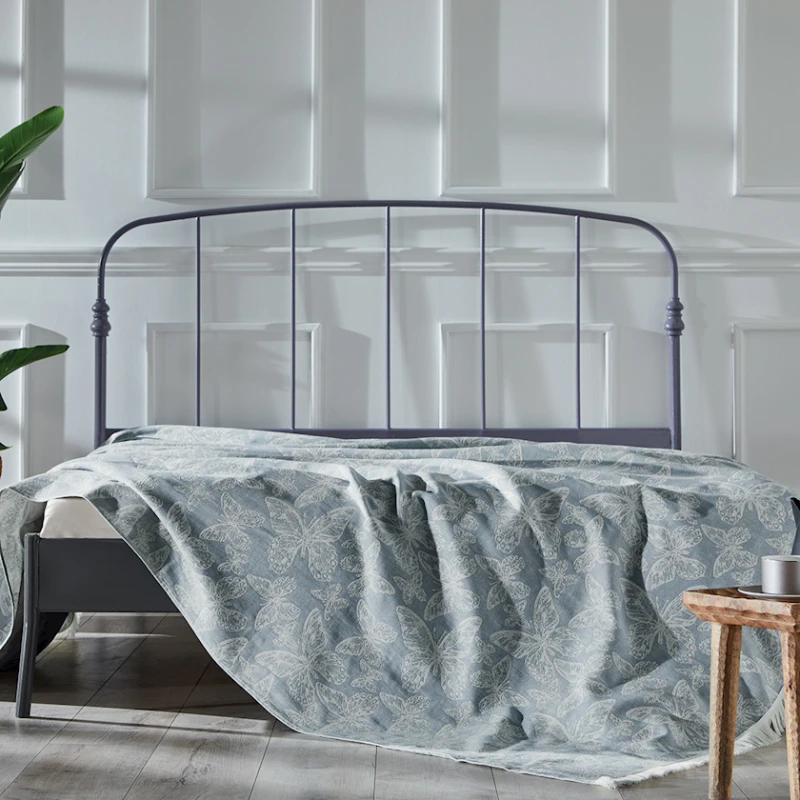 Комплект постельного белья Tivolyo Home Papilion, пододеяльник 160x220 см, простыня 180x260 см, наволочки 50x70 см, полутораспальный, сатин/хлопок, голубой Комплект постельного белья Tivolyo Home Papilion, пододеяльник 160x220 см, простыня 180x260 см, наволочки 50x70 см, полутораспальный, сатин/хлопок, голубой