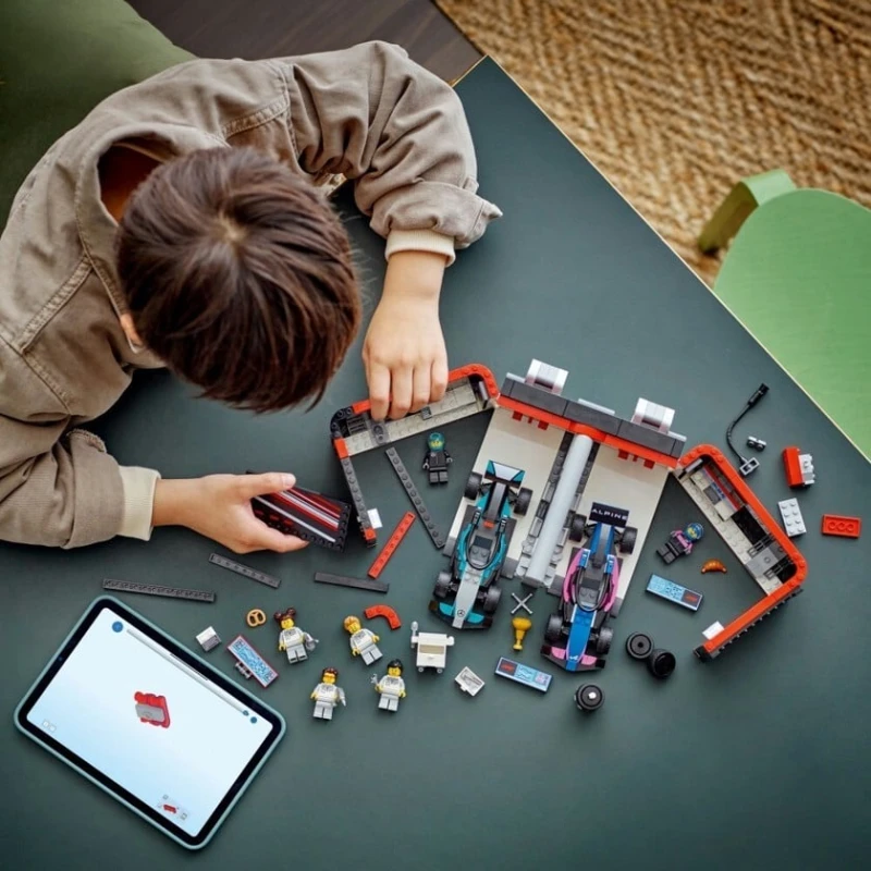 Конструктор LEGO City F1® Garage & Mercedes-AMG & Alpine Cars 60444, 678 деталей, от 7 лет