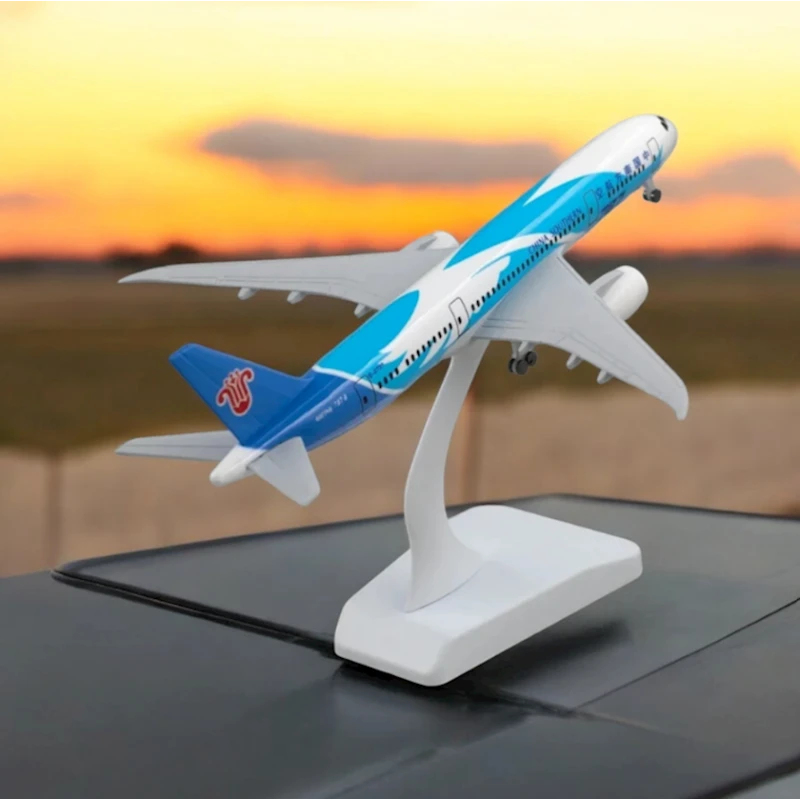 Декоративная модель самолета F35-ag-273, 18x16.5x9.5 см, белый/голубой Декоративная модель самолета F35-ag-273, 18x16.5x9.5 см, белый/голубой