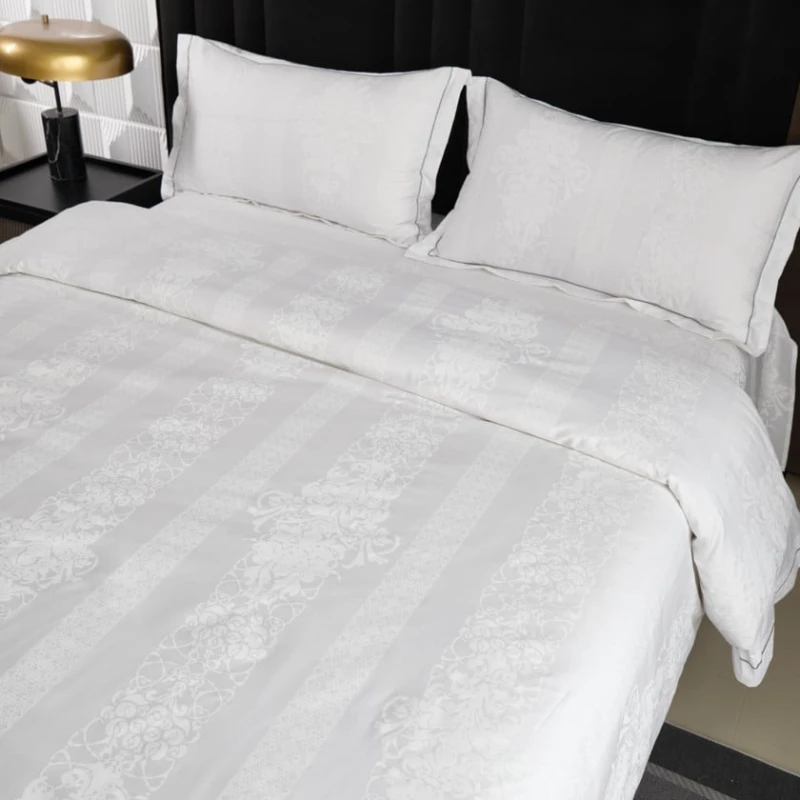 Комплект постельного белья First Home FS-555, пододеяльник 200х220 см, простыня 250х250 см, наволочки 50х70 см, хлопок, белый