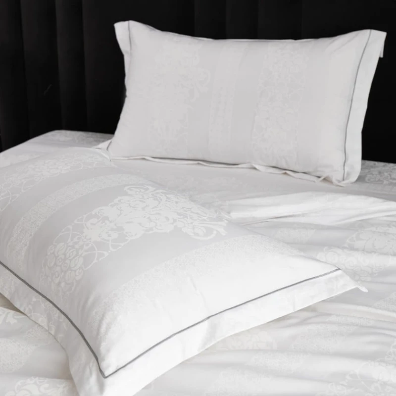 Комплект постельного белья First Home FS-555, пододеяльник 200х220 см, простыня 250х250 см, наволочки 50х70 см, хлопок, белый