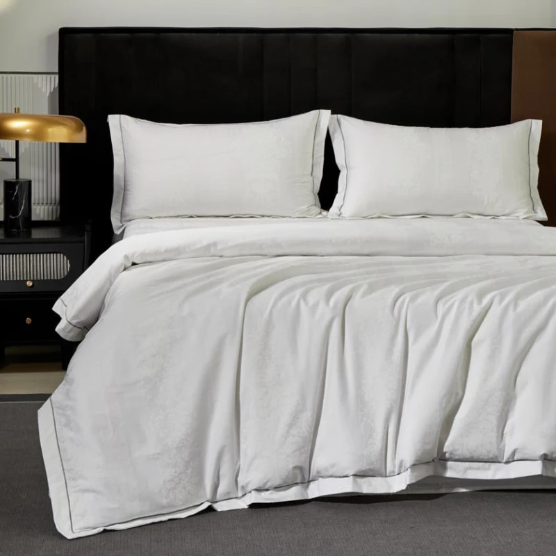 Комплект постельного белья First Home FS-555, пододеяльник 200х220 см, простыня 250х250 см, наволочки 50х70 см, хлопок, белый