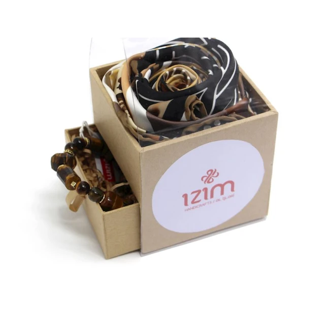 Подарочный набор для женщин Izim HD0041 (косынка 90x90 см + браслет)