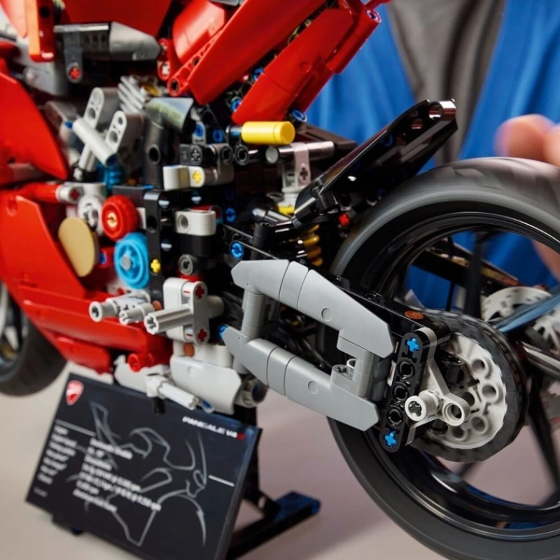 Konstruktor LEGO Technic Ducati Panigale V4 S Motorcycle 42202, 1603 parça, 18 yaşdan