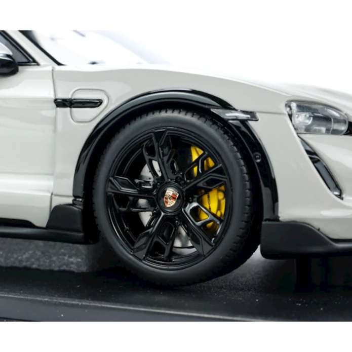 Игрушечная машинка GT Spirit Diecast Porsche Taycan Turbo S Cross Turismo, серый