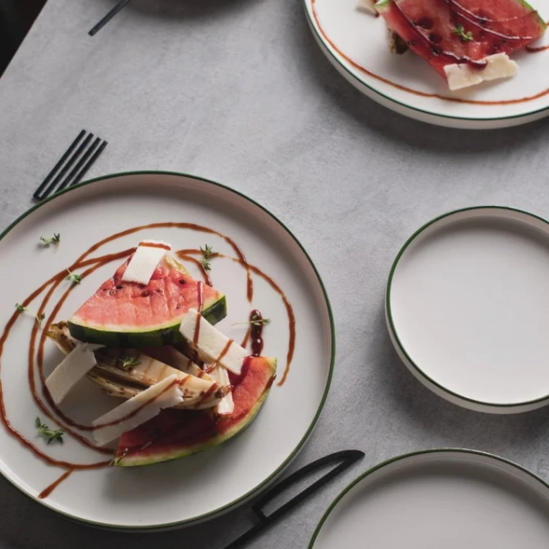 Тарелка ID-Fine Modest Green, фарфор, белая/зеленая, 21 см Тарелка ID-Fine Modest Green, фарфор, белая/зеленая, 21 см