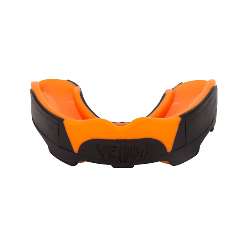 Боксерская капа Venum 1472 одночелюстная, силикон, черная/оранжевая, 4x4 см Боксерская капа Venum 1472 одночелюстная, силикон, черная/оранжевая, 4x4 см
