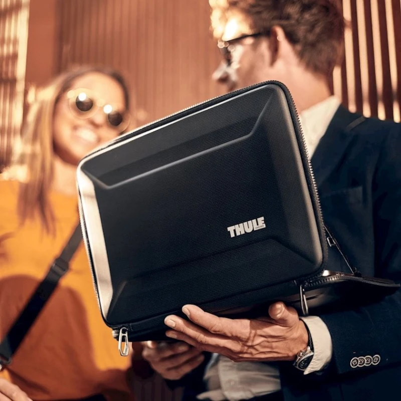 Чехол для ноутбука Thule Gauntlet sleeve для MacBook Pro 16