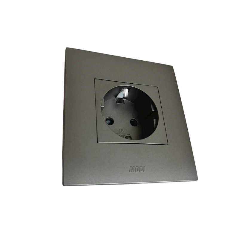 Одинарная розетка Modi 013, 9x8.5x3 см, серебристая Одинарная розетка Modi 013, 9x8.5x3 см, серебристая