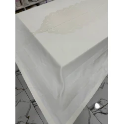 Скатерть белая, атласная