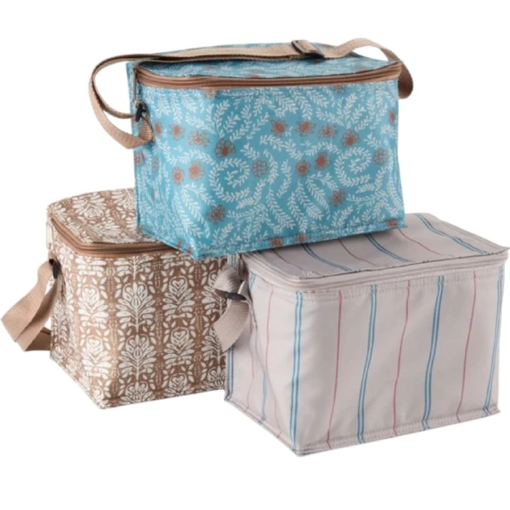 Термосумка JYSK Humla, 4 л, алюминиевая фольга/полиэстер, 16x22x15 см, товар в ассортименте Термосумка JYSK Humla, 4 л, алюминиевая фольга/полиэстер, 16x22x15 см, товар в ассортименте