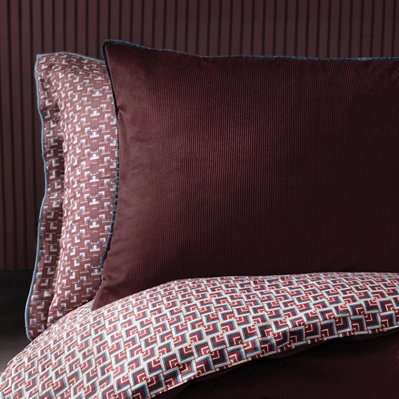 Комплект постельного белья Yataş Lisa, двуспальный, хлопок/сатин, бордовый, простыня 280x240 см, пододеяльник 240x220 см, наволочка 50x70 (4 шт) Комплект постельного белья Yataş Lisa, двуспальный, хлопок/сатин, бордовый, простыня 280x240 см, пододеяльник 240x220 см, наволочка 50x70 (4 шт)