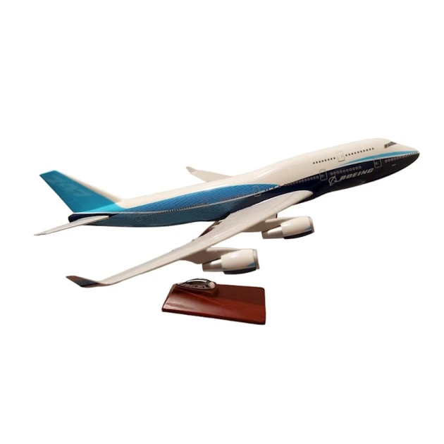 Декоративная модель самолета Boeing 747, разноцветный, 43x45x20 см Декоративная модель самолета Boeing 747, разноцветный, 43x45x20 см