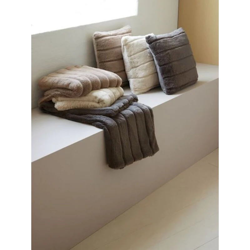 Декоративная подушка JYSK Stavklokke 45x45 см, искусственный мех/велюр, полиэстер, тауп