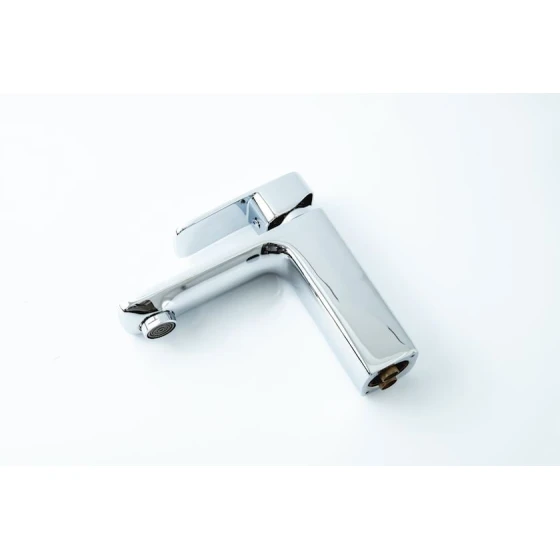 Смеситель для раковины Ravelli 1502-6 Смеситель для раковины Ravelli 1502-6