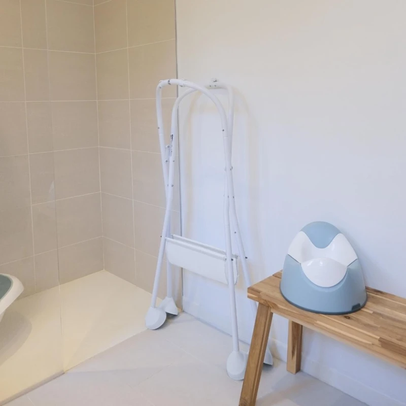 Подставка под детскую ванночку Beaba Camele’o, белая Подставка под детскую ванночку Beaba Camele’o, белая