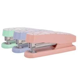 Степлер Deli 0402F, металл/пластик, товар в ассортименте