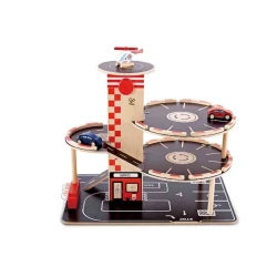 Vertolyot meydançası olan taxta dayanacaq Hape