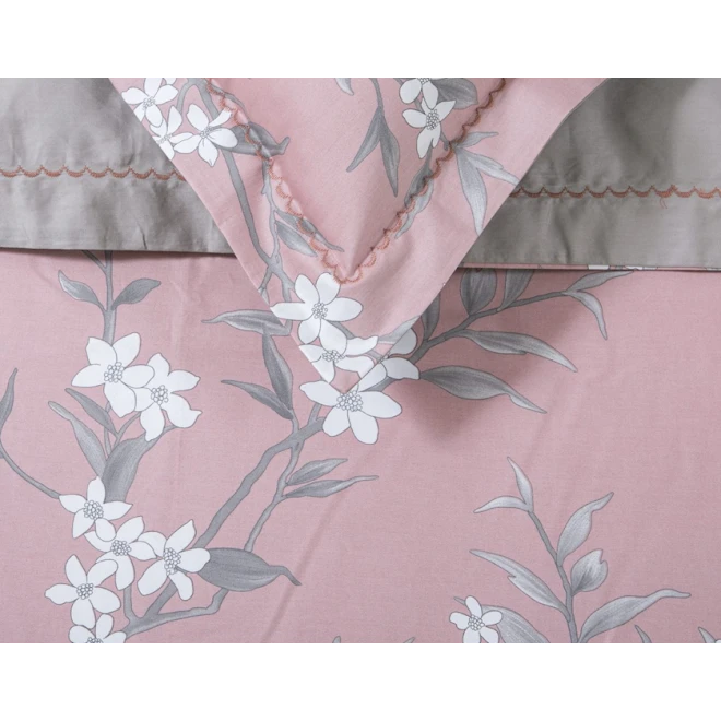 Yataq dəsti Артпостель Версалия, yorğan üzü 200x220 sm, mələfə 260x240 sm, yastıq üzü 50x70/70x70 sm, avro, mako-satin, boz/çəhrayı Yataq dəsti Артпостель Версалия, yorğan üzü 200x220 sm, mələfə 260x240 sm, yastıq üzü 50x70/70x70 sm, avro, mako-satin, boz/çəhrayı