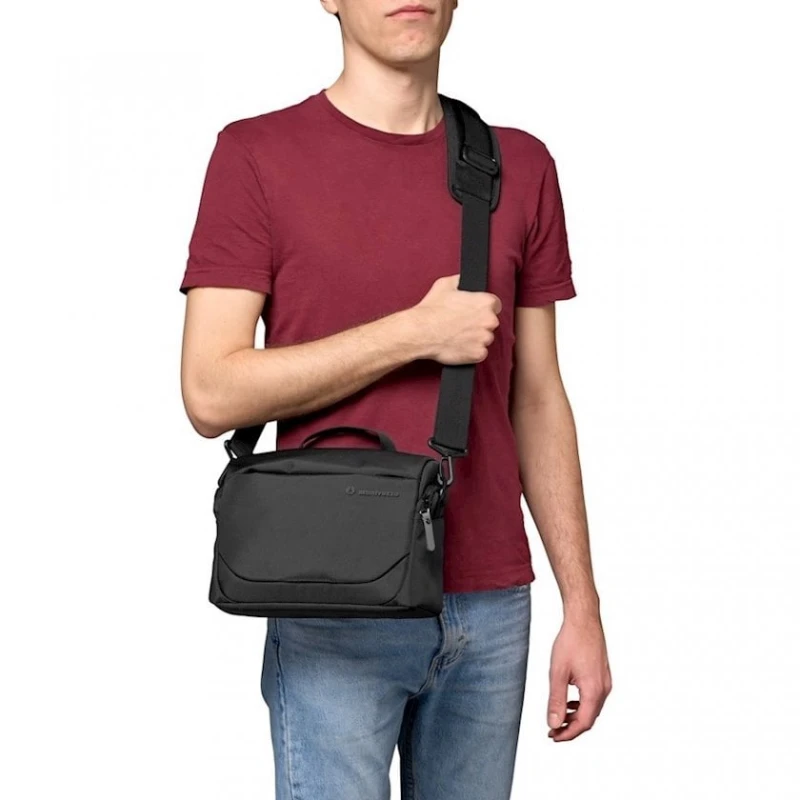 Сумка для фотоаппарата Manfrotto Advanced Shoulder bag M III (MB MA3-SB-M-N) Сумка для фотоаппарата Manfrotto Advanced Shoulder bag M III (MB MA3-SB-M-N)