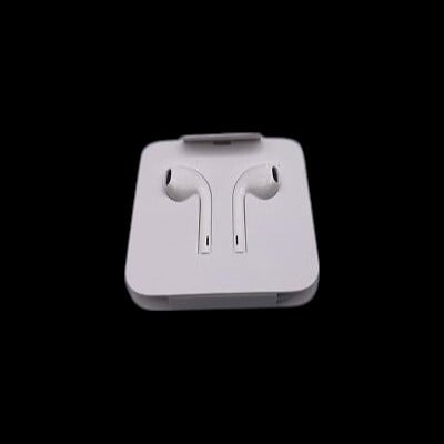Simli qulaqlıq Apple EarPods Lightning port forması ilə