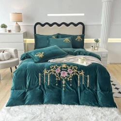 Комплект постельного белья MiraNova CTS-444, простыня 230х250 см, пододеяльник 200х220 см, наволочки 50х70 см, двуспальный, велюр, зеленый