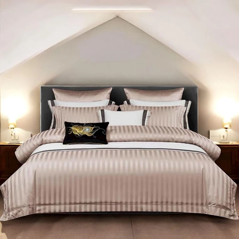 Комплект постельного белья MiraNova 223, пододеяльник 200x220 см, простыня 220×230 см, 2 наволочки 50x70 см, двуспальный, розовый Комплект постельного белья MiraNova 223, пододеяльник 200x220 см, простыня 220×230 см, 2 наволочки 50x70 см, двуспальный, розовый