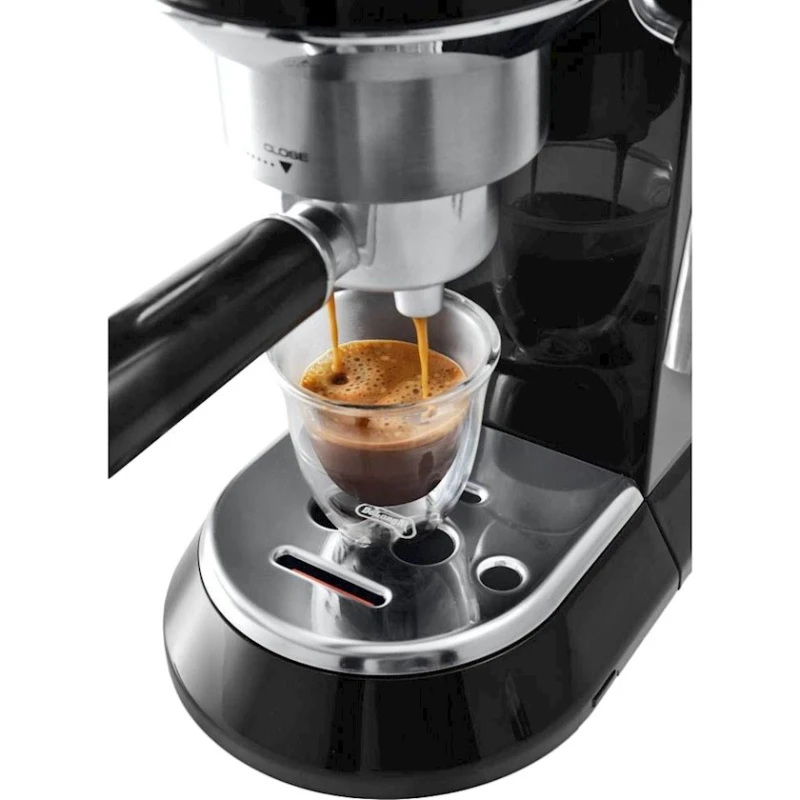 Кофеварка DeLonghi Dedica EC 685.BK. Кофеварка DeLonghi Dedica EC 685.BK.
