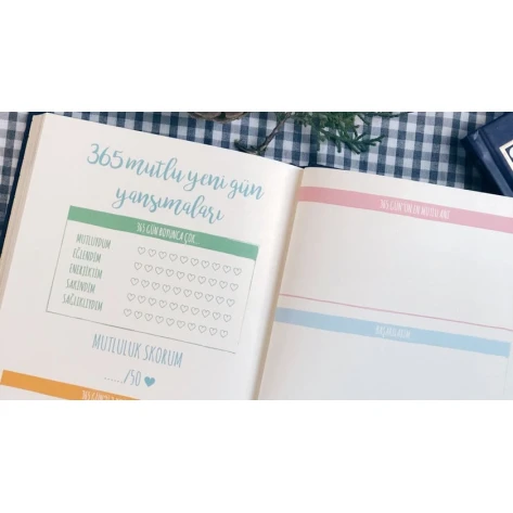 Qızlar üçün gündəlik 365 Mutlu Yeni Gün Qızlar üçün gündəlik 365 Mutlu Yeni Gün