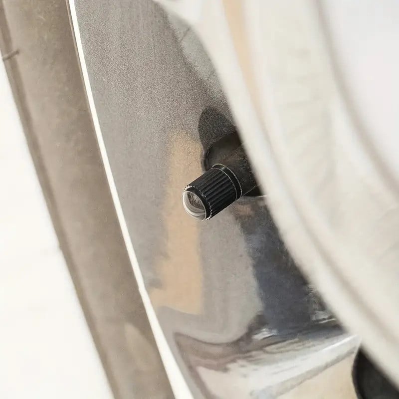 Колпачки для вентилей шин, черные, универсальные, для автомобилей, внедорожников, велосипедов, грузовиков, мотоциклов, тяжёлой техники Avtomiks-SN1 Колпачки для вентилей шин, черные, универсальные, для автомобилей, внедорожников, велосипедов, грузовиков, мотоциклов, тяжёлой техники Avtomiks-SN1