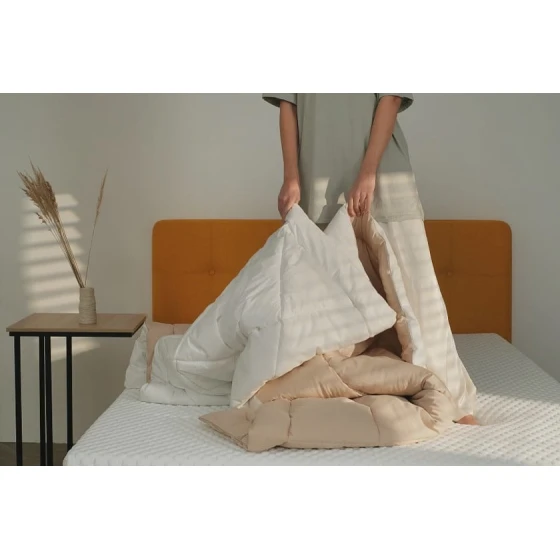 Одеяло Beyosa Favorit, двуспальное, всесезонное, холлофайбер, бежевый/белый, 172x205 см