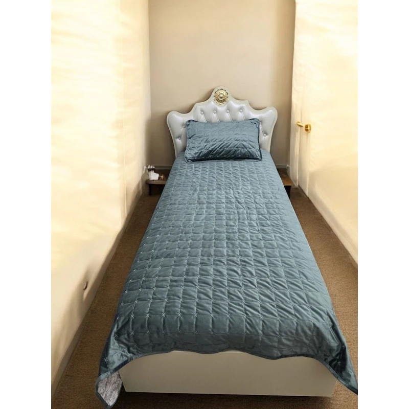 Örtük və yastıq üzü dəsti MiraNova 386, satin, yaşıl, örtük 160x220 sm, yastıq üzü 50x70 sm Örtük və yastıq üzü dəsti MiraNova 386, satin, yaşıl, örtük 160x220 sm, yastıq üzü 50x70 sm