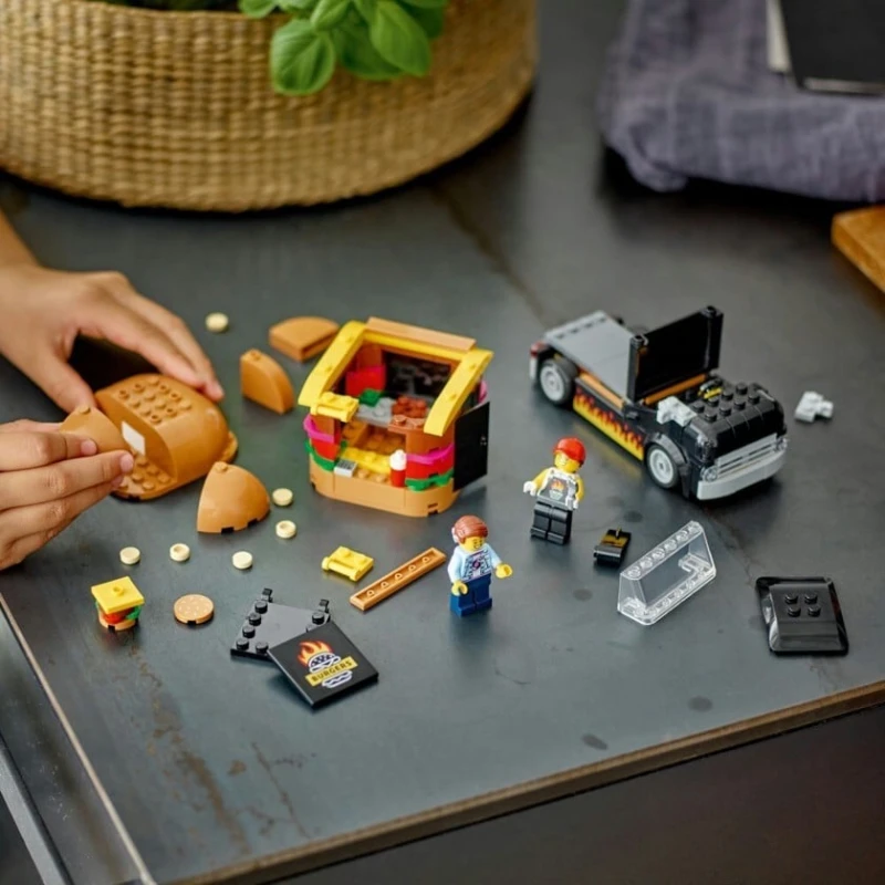 Конструктор LEGO City Burger Truck 60404, 194 детали, от 5 лет