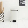 Мусорное ведро Brabantia NewIcon, 41.1x25.1x33.8 см, металл, с педалью, 12 л, белое Мусорное ведро Brabantia NewIcon, 41.1x25.1x33.8 см, металл, с педалью, 12 л, белое