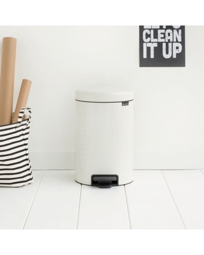 Zibil vedrəsi Brabantia NewIcon, 41.1x25.1x33.8 sm, metal, pedallı, 12 l, ağ
