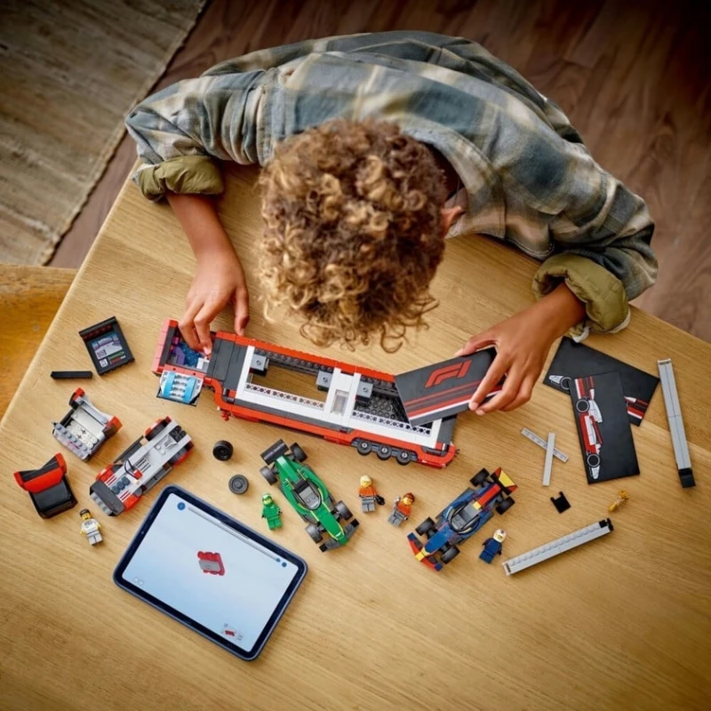 Конструктор LEGO City F1® Truck with RB20 & AMR24 F1® Cars 60445, 1086 деталей, от 8 лет