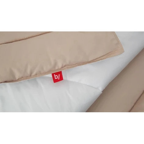 Одеяло Beyosa Favorit, полутораспальное, всесезонное, холлофайбер, бежевый/белый, 140x205 см Одеяло Beyosa Favorit, полутораспальное, всесезонное, холлофайбер, бежевый/белый, 140x205 см