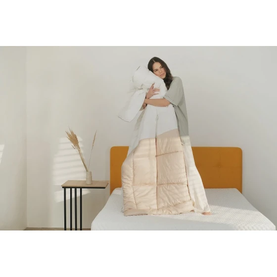 Одеяло Beyosa Favorit, полутораспальное, всесезонное, холлофайбер, бежевый/белый, 140x205 см Одеяло Beyosa Favorit, полутораспальное, всесезонное, холлофайбер, бежевый/белый, 140x205 см