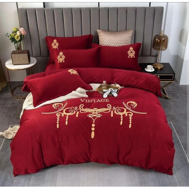 Комплект постельного белья MiraNova CTS-435, пододеяльник 200х220 см, простыня 230х250 см, наволочки 50х70 см, велюр, красный Комплект постельного белья MiraNova CTS-435, пододеяльник 200х220 см, простыня 230х250 см, наволочки 50х70 см, велюр, красный