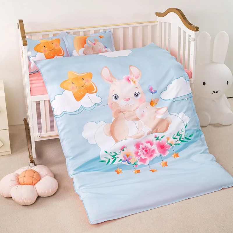 Детское постельное белье Annaberry ET-1422, пододеяльник 100x150 см, простыня 110x160 см, 2 наволочки 35x45 см, сатин, разноцветное Детское постельное белье Annaberry ET-1422, пододеяльник 100x150 см, простыня 110x160 см, 2 наволочки 35x45 см, сатин, разноцветное