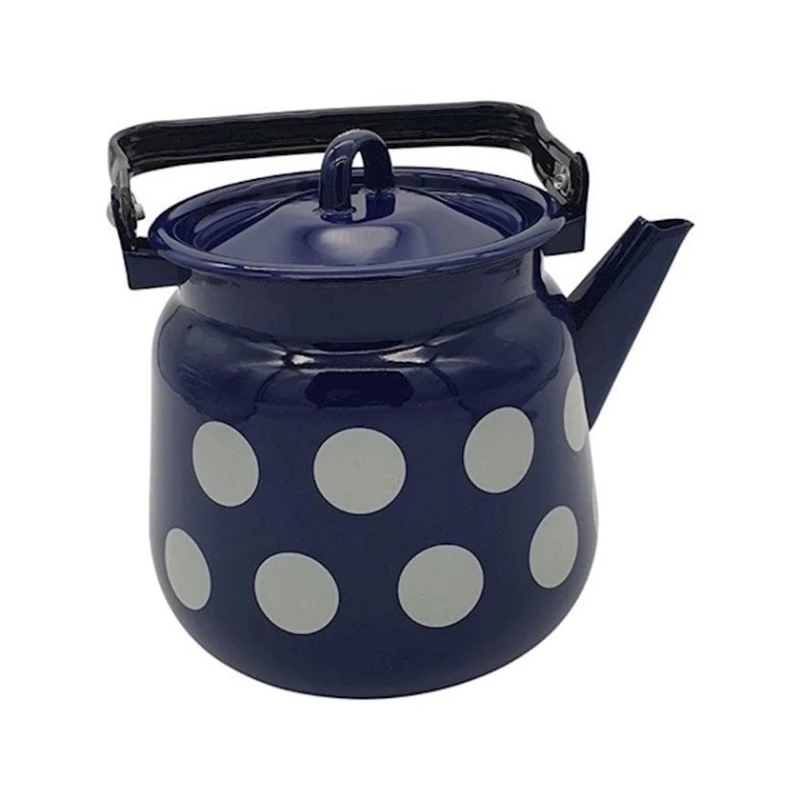 Su qaynatmaq üçün çaydan 