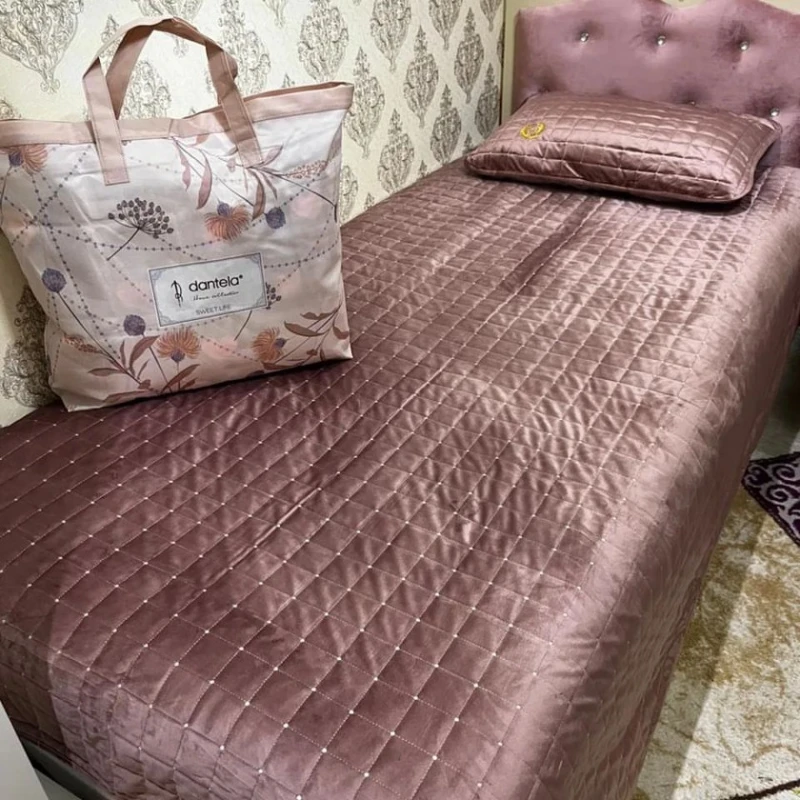 Örtük və yastıq üzü dəsti Dantella SF-352, örtük 230x250 sm, yastıq üzü 50x70 sm, velür, çəhrayı